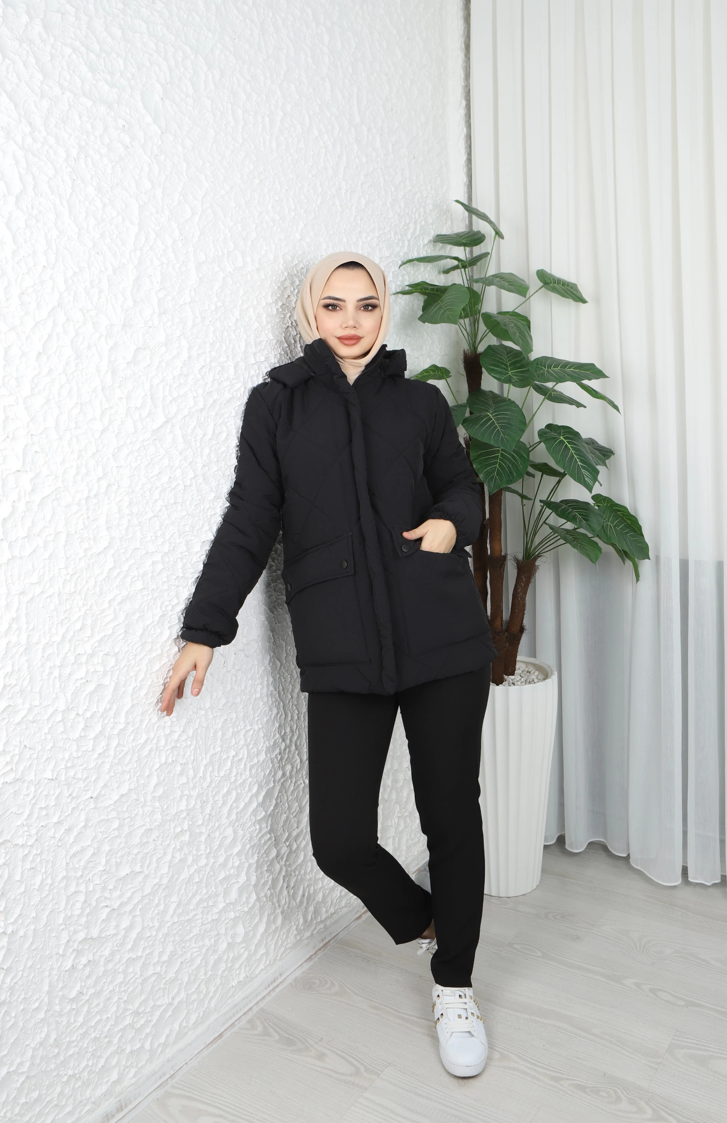 Baklava Desenli Kapişonlu Cepli Kapitone Mont 