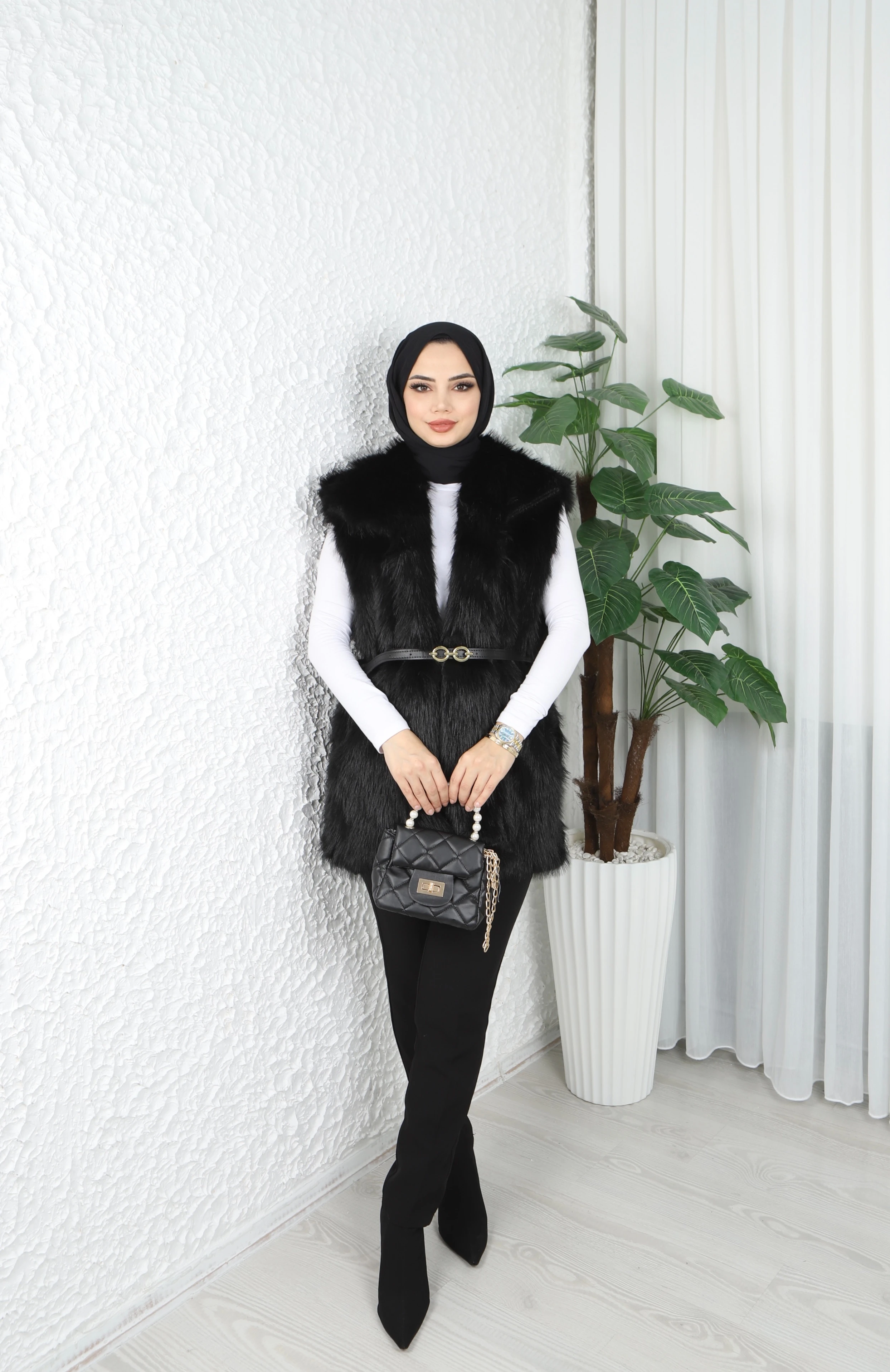 Kemer Detaylı Kürklü Yelek 