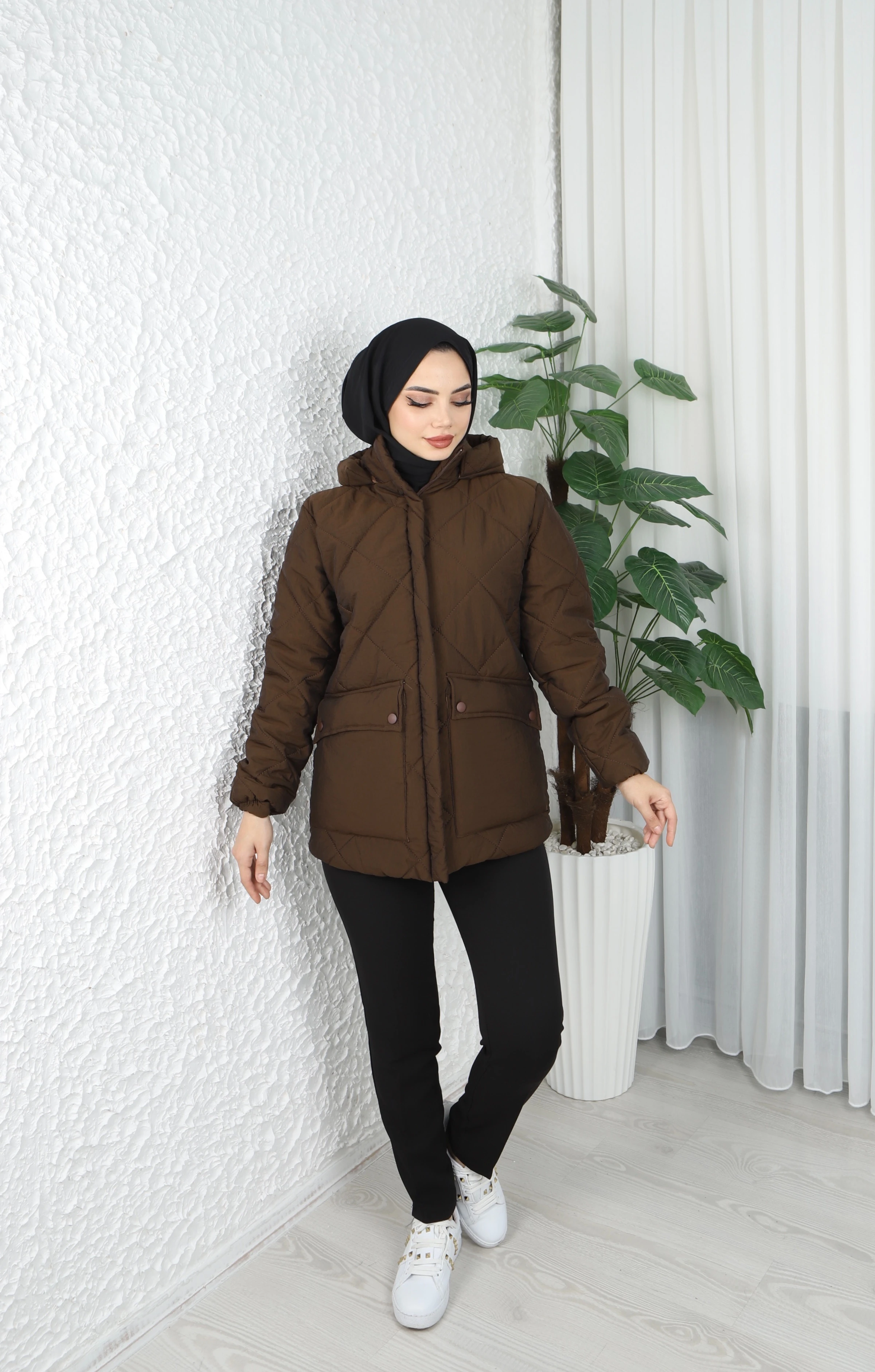 Baklava Desenli Kapişonlu Cepli Kapitone Mont  - Kahverengi