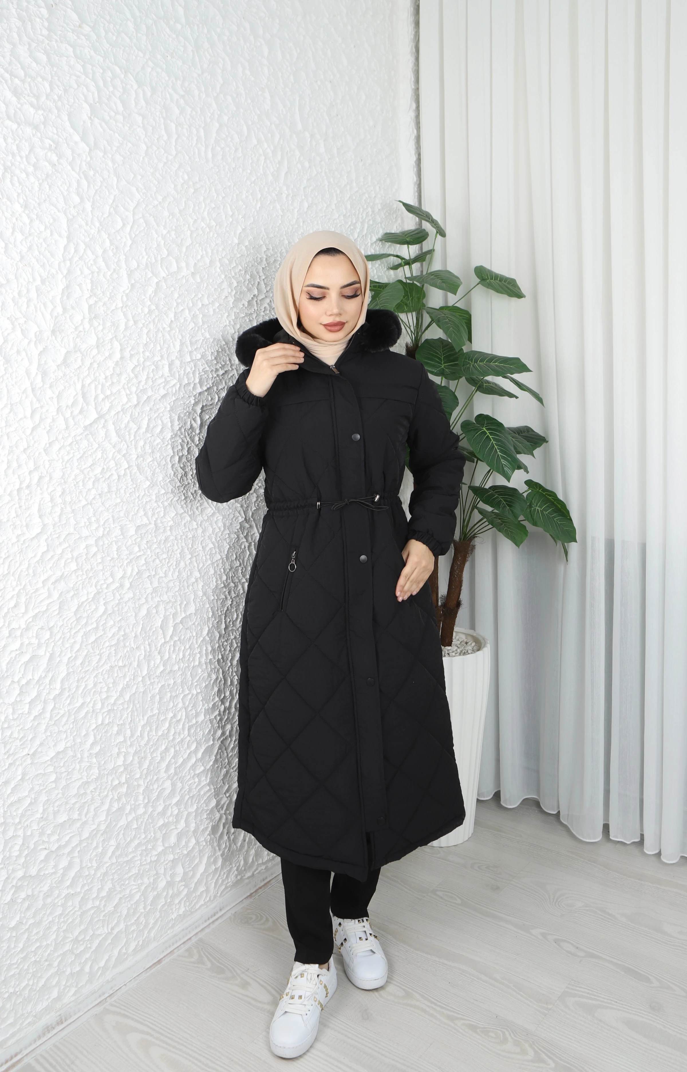 Kapüşonu Kürklü Belden Ayarlamalı Kapitone Mont