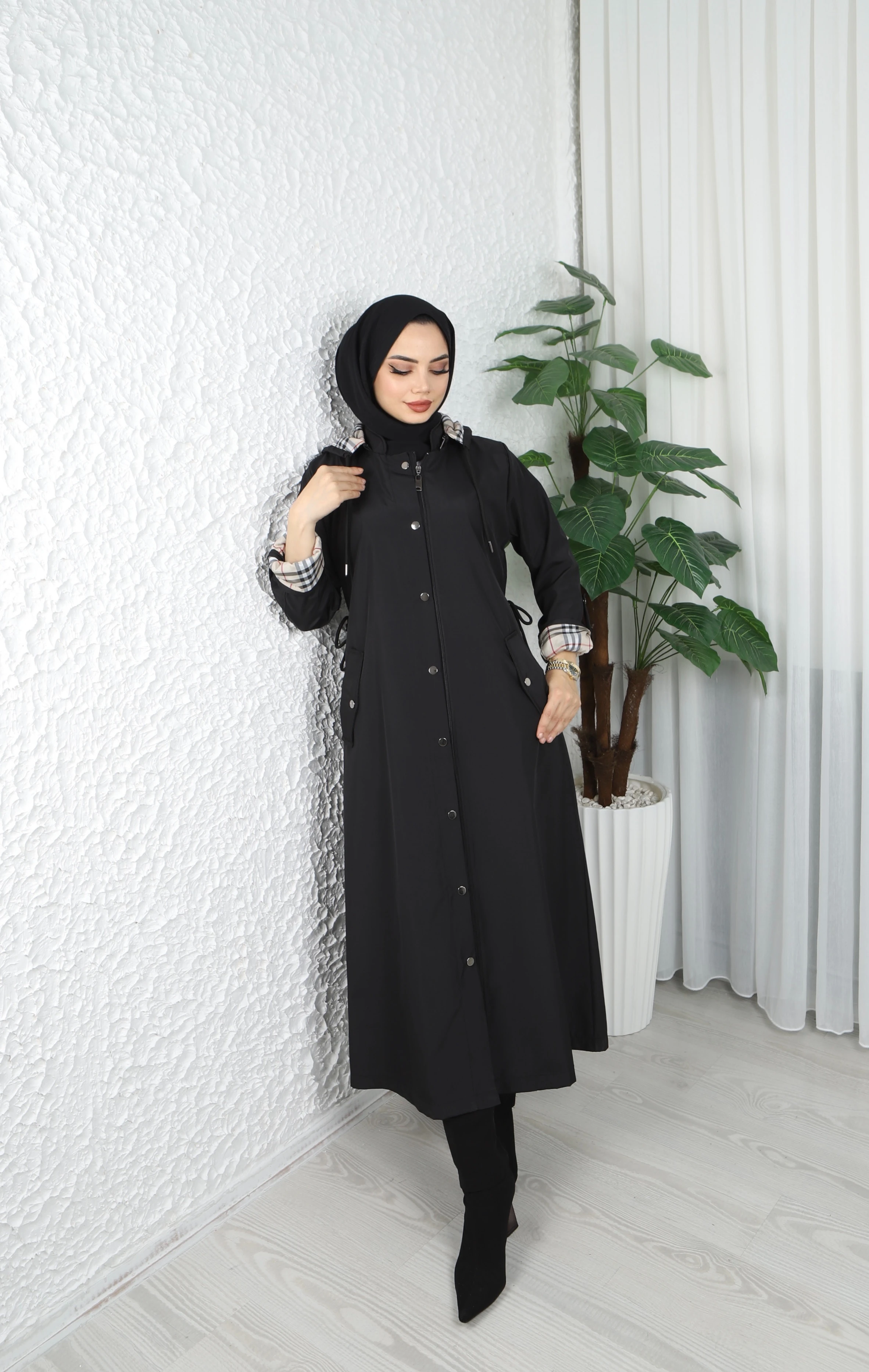 Kolları Ve Kapüşonu Desenli Belden Ayarlamalı Mont 