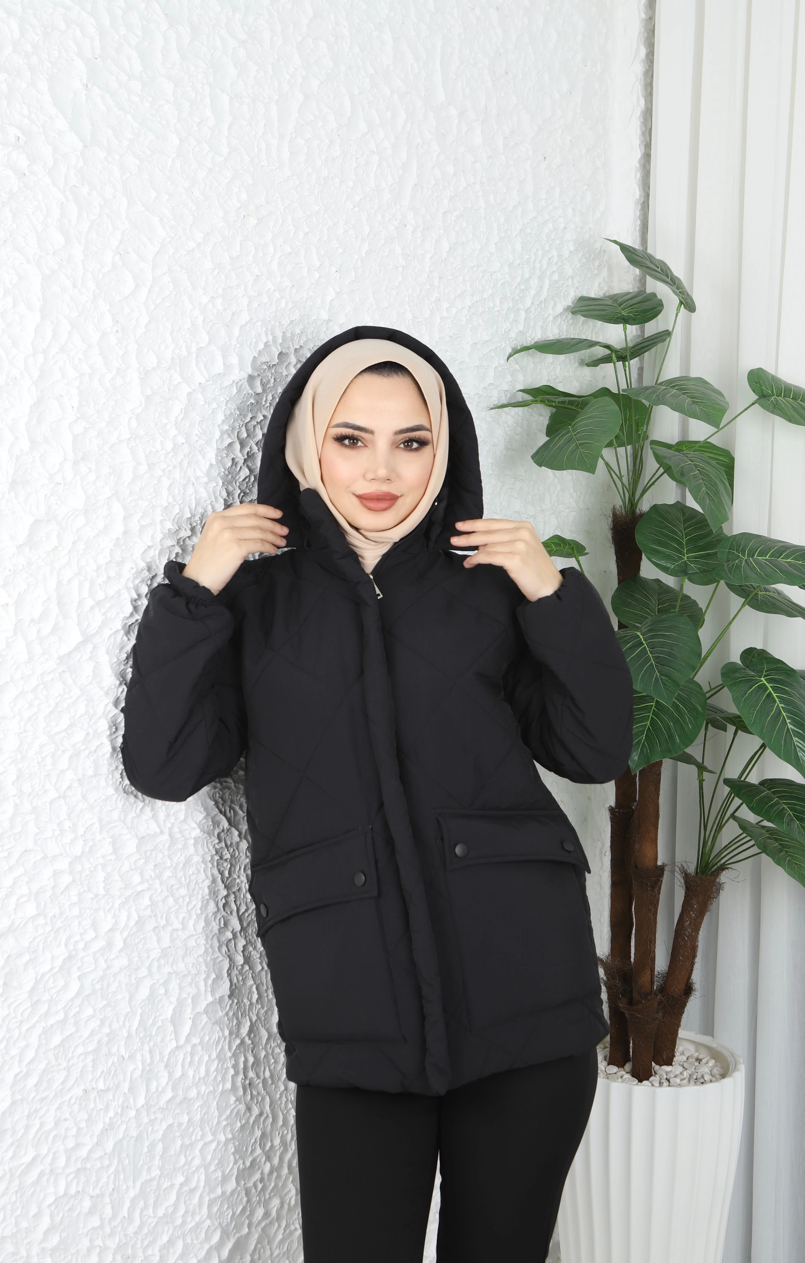 Baklava Desenli Kapişonlu Cepli Kapitone Mont 