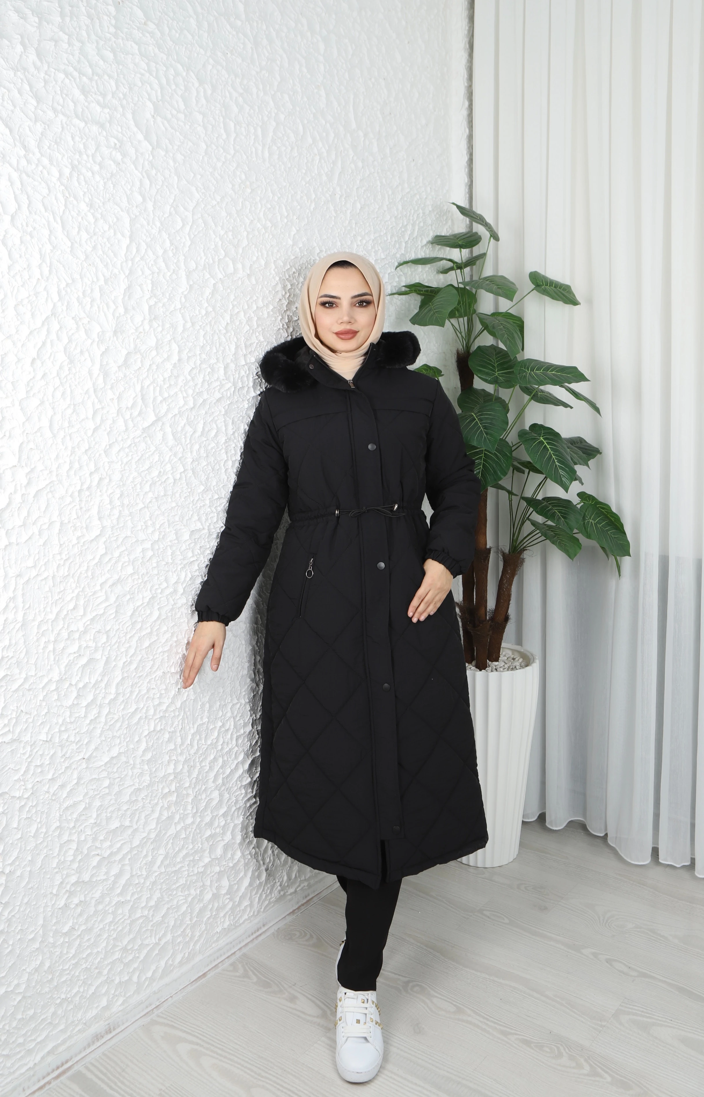 Kapüşonu Kürklü Belden Ayarlamalı Kapitone Mont