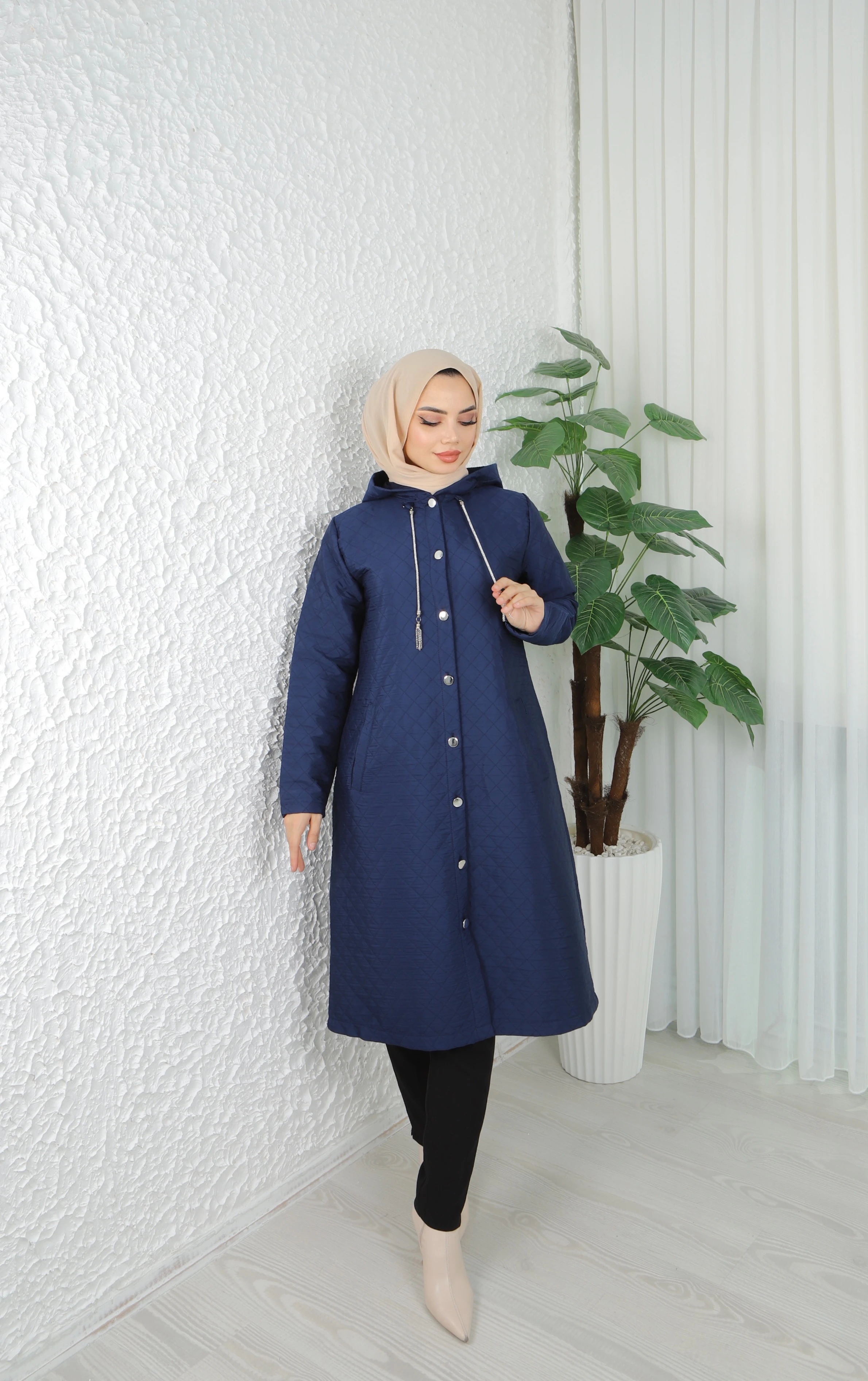 Kapüşonlu Midi Boy Baklava Desenli Kapitone Mont