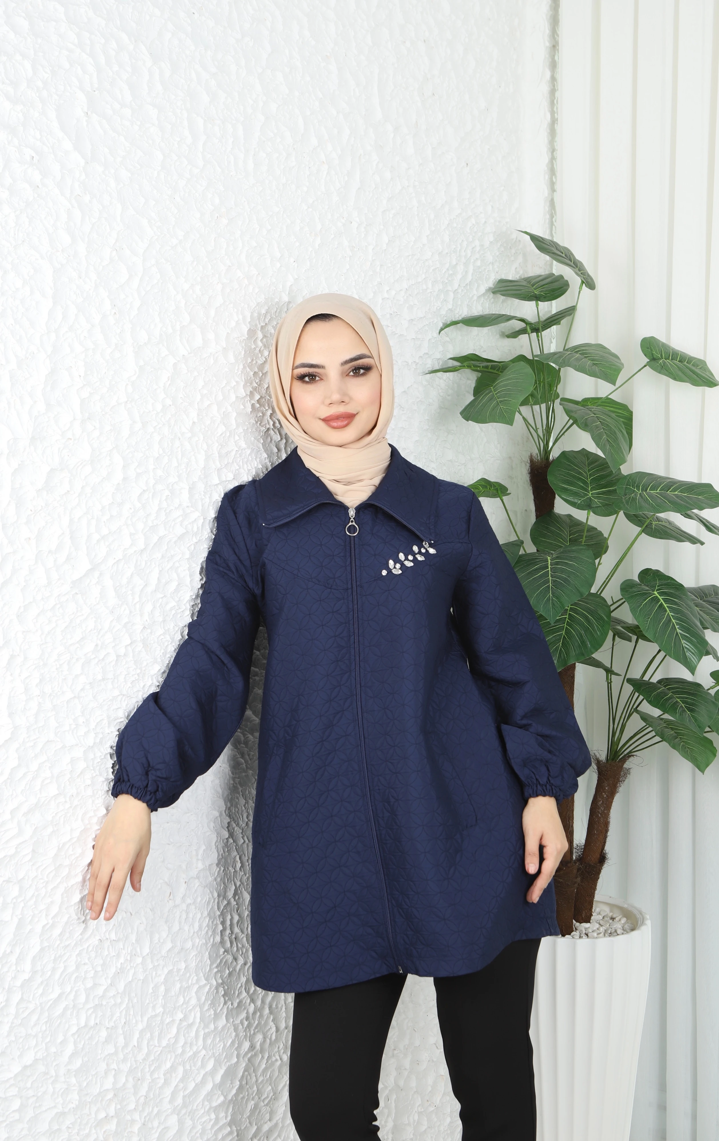 İnci İşlemeli Kapitone Fermuarlı Mont - Lacivert
