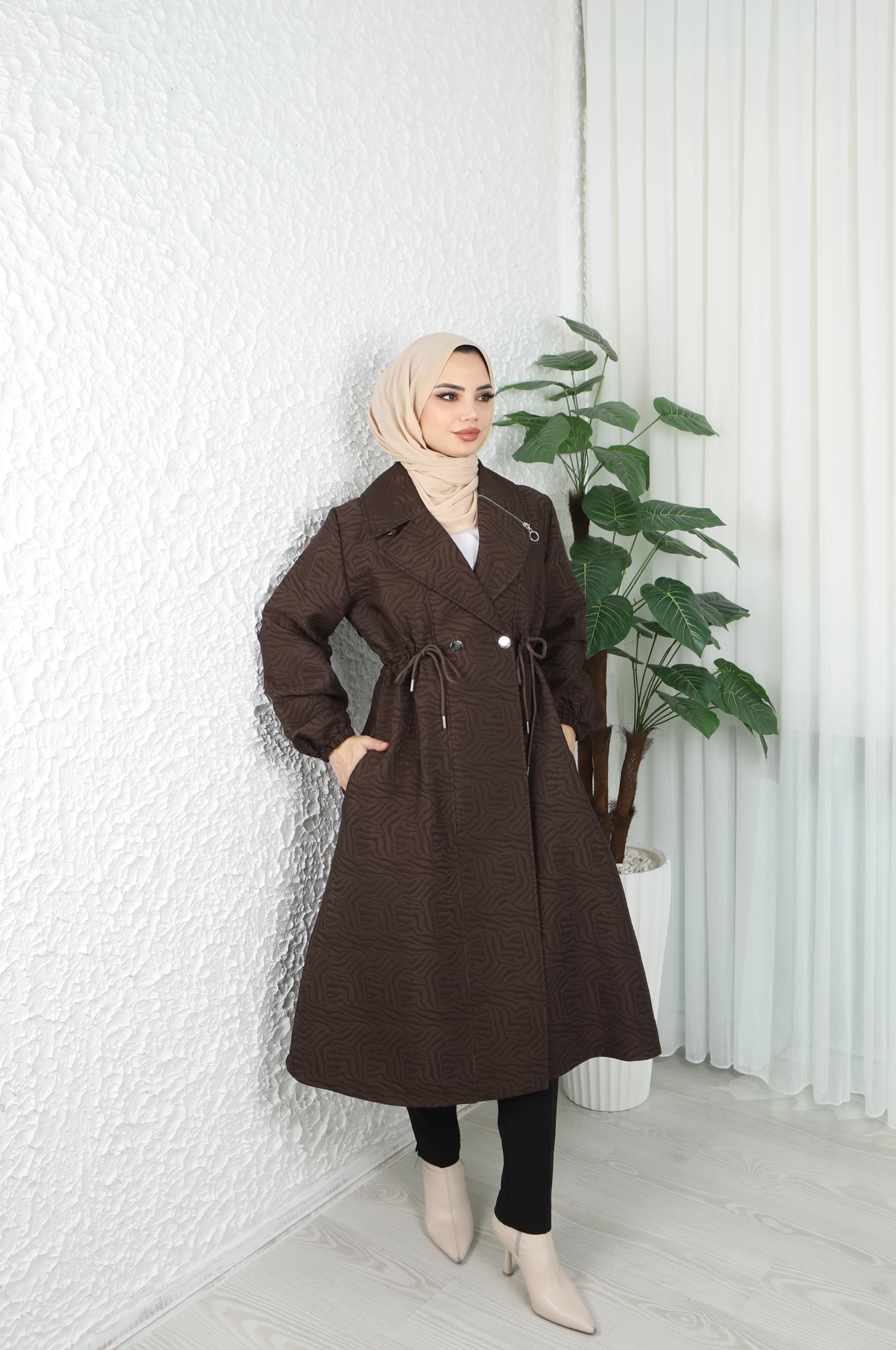 Belden Ayarlamalı Fermuar Detaylı Kapitone Mont