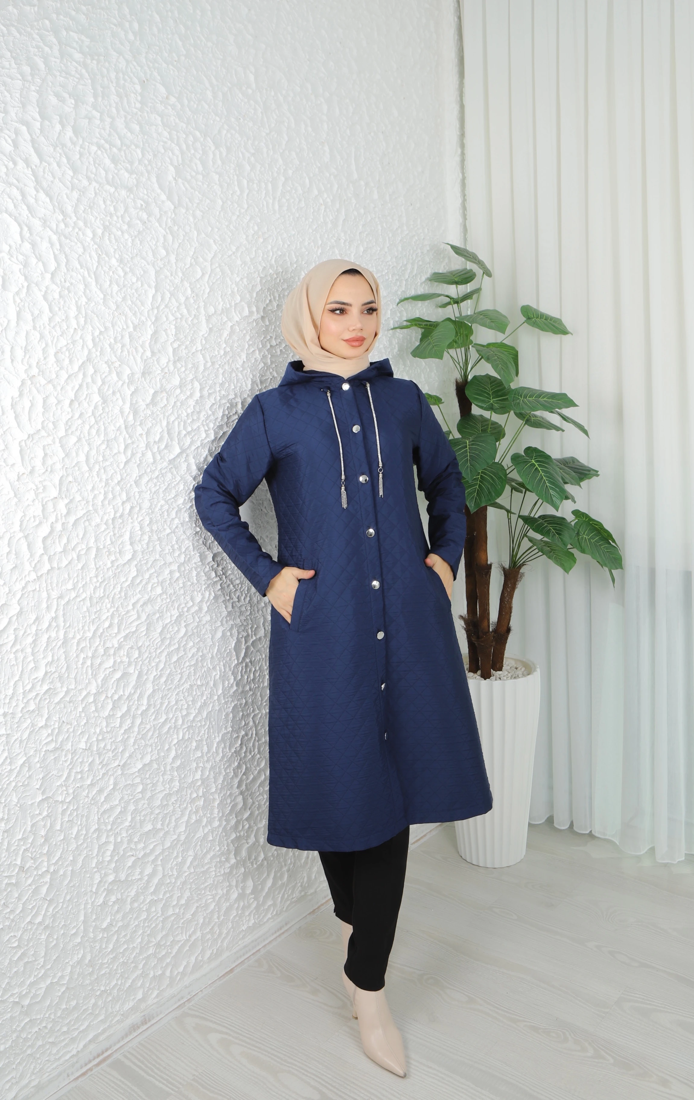 Kapüşonlu Midi Boy Baklava Desenli Kapitone Mont