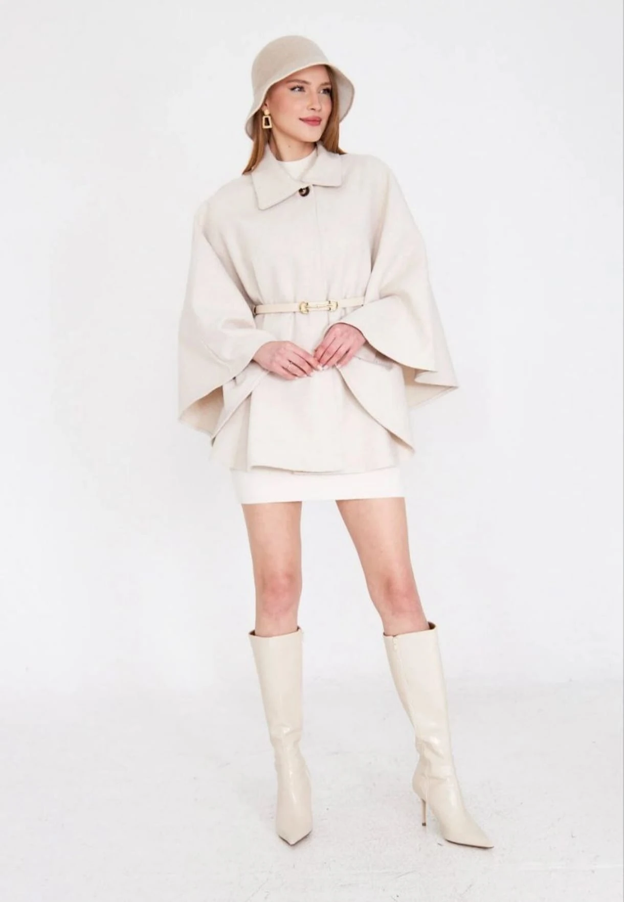 Bej Renk Tek Düğmeli Kemerli Panço