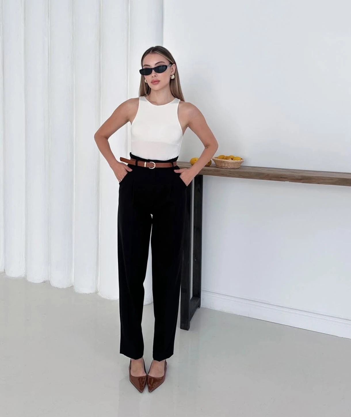 Siyah Renk Kapak Detaylı Yüksek Bel Pantolon