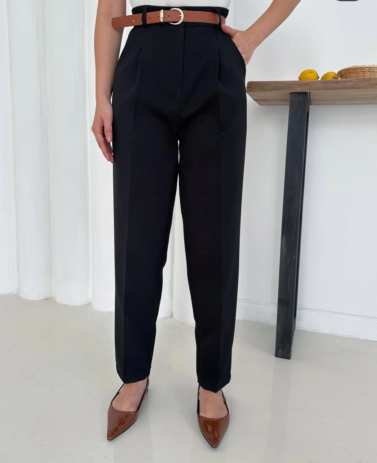 Siyah Renk Kapak Detaylı Yüksek Bel Pantolon