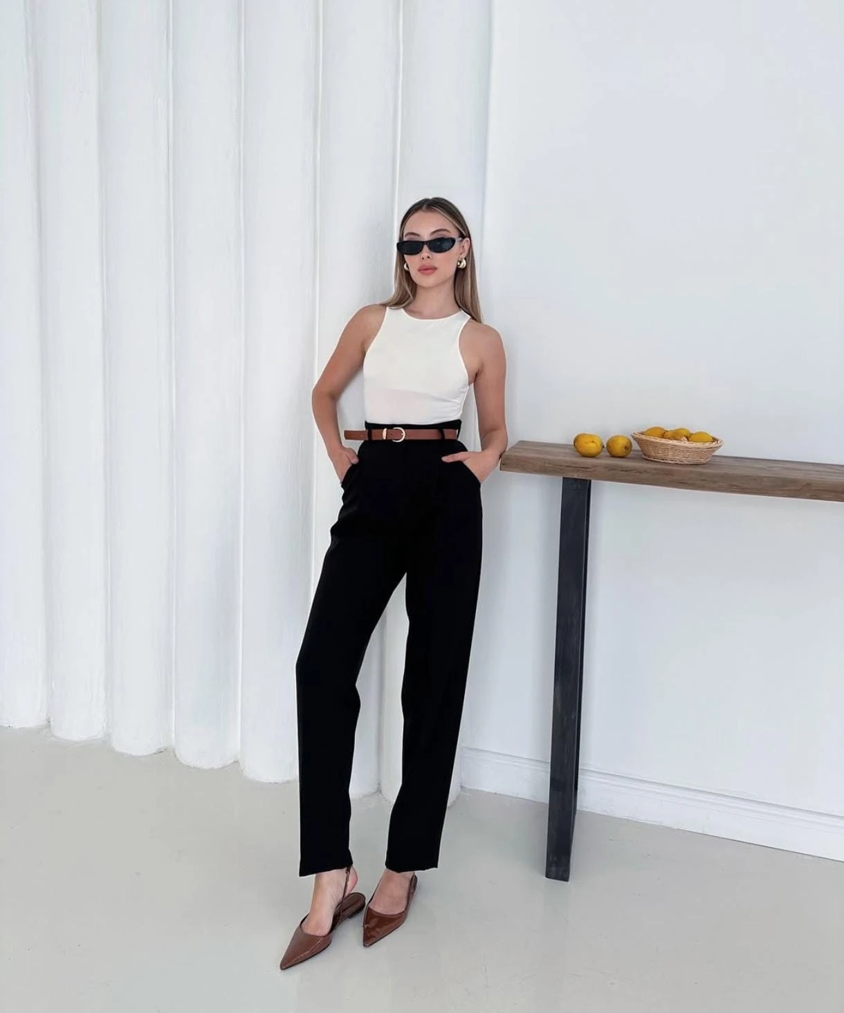 Siyah Renk Kapak Detaylı Yüksek Bel Pantolon