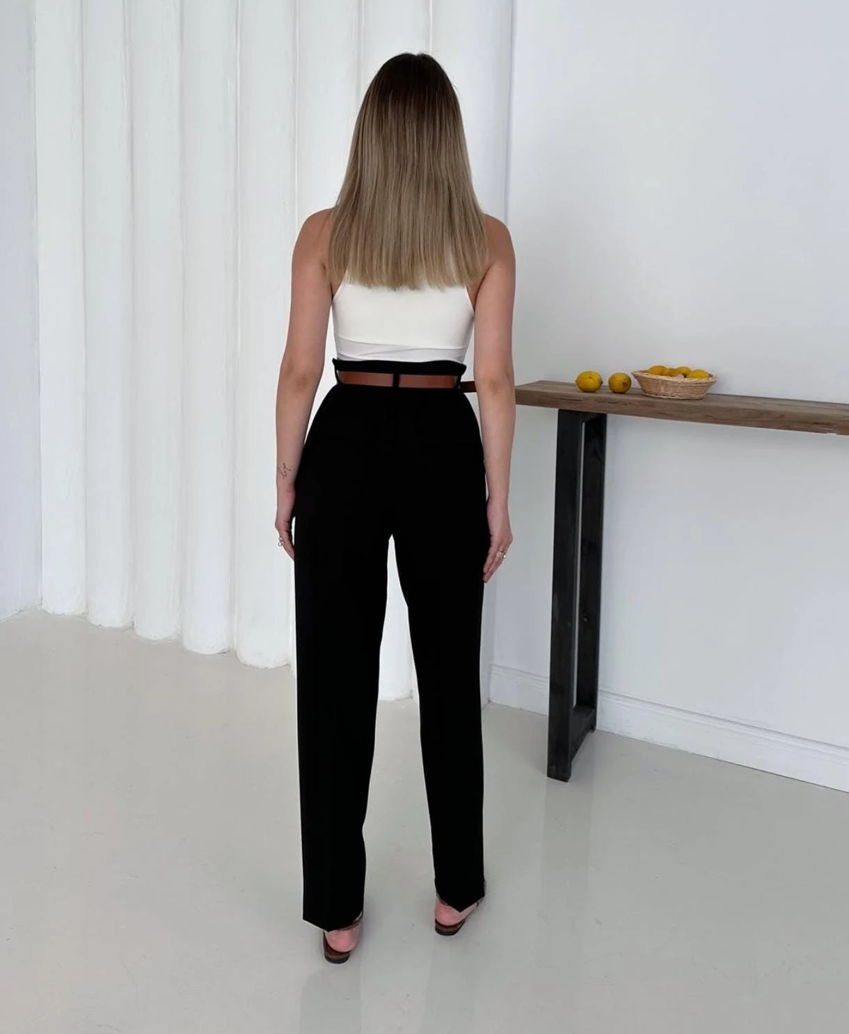 Siyah Renk Kapak Detaylı Yüksek Bel Pantolon