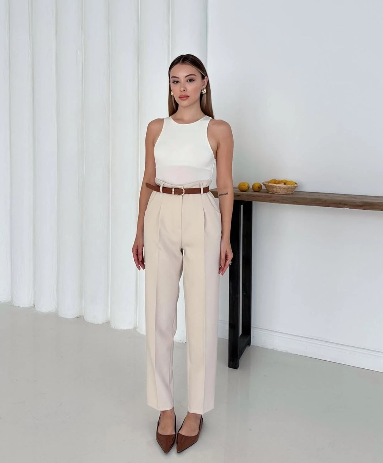 Bej Renk Kapak Detaylı Yüksek Bel Pantolon