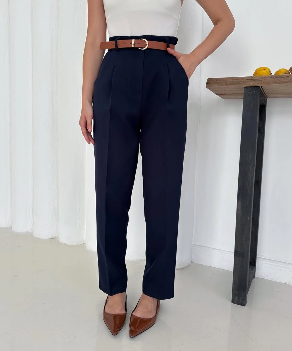 Larcivert Renk Kapak Detalı Yüksek Bel Pantolon