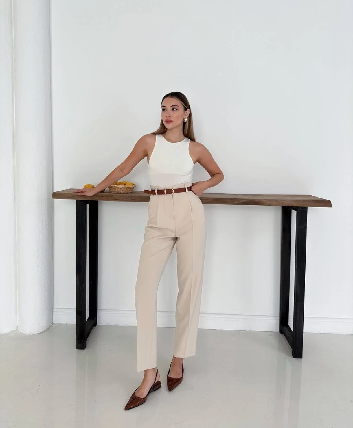 Bej Renk Kapak Detaylı Yüksek Bel Pantolon