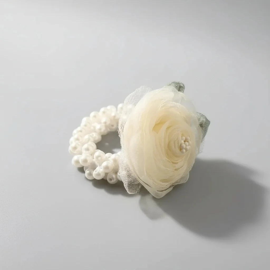 İnci Baharında Gül Lastik Toka