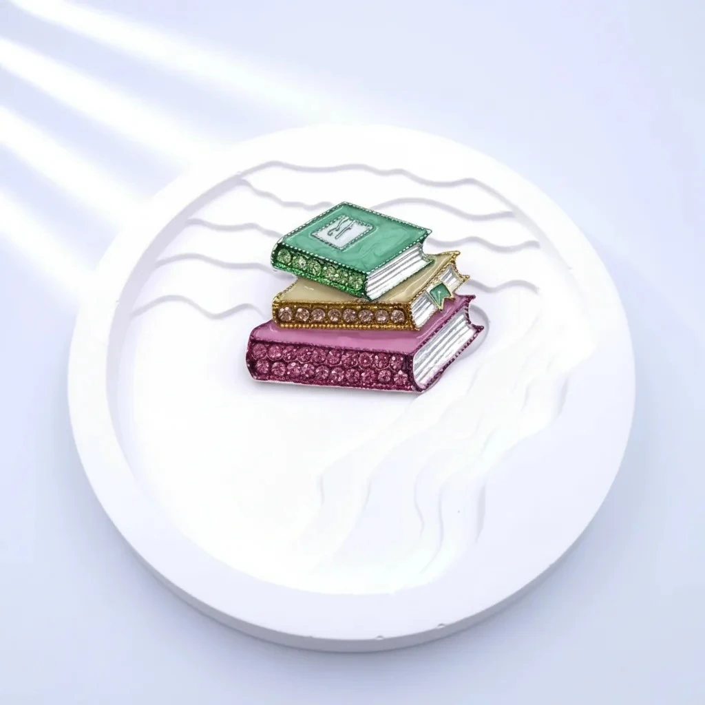 Kitap Işıltısı Broş