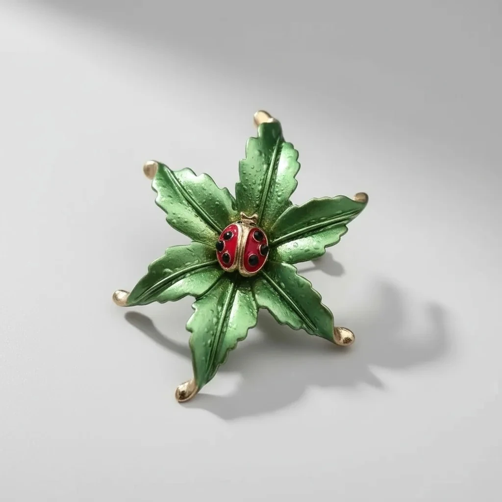 Zümrüt Uğur Broş