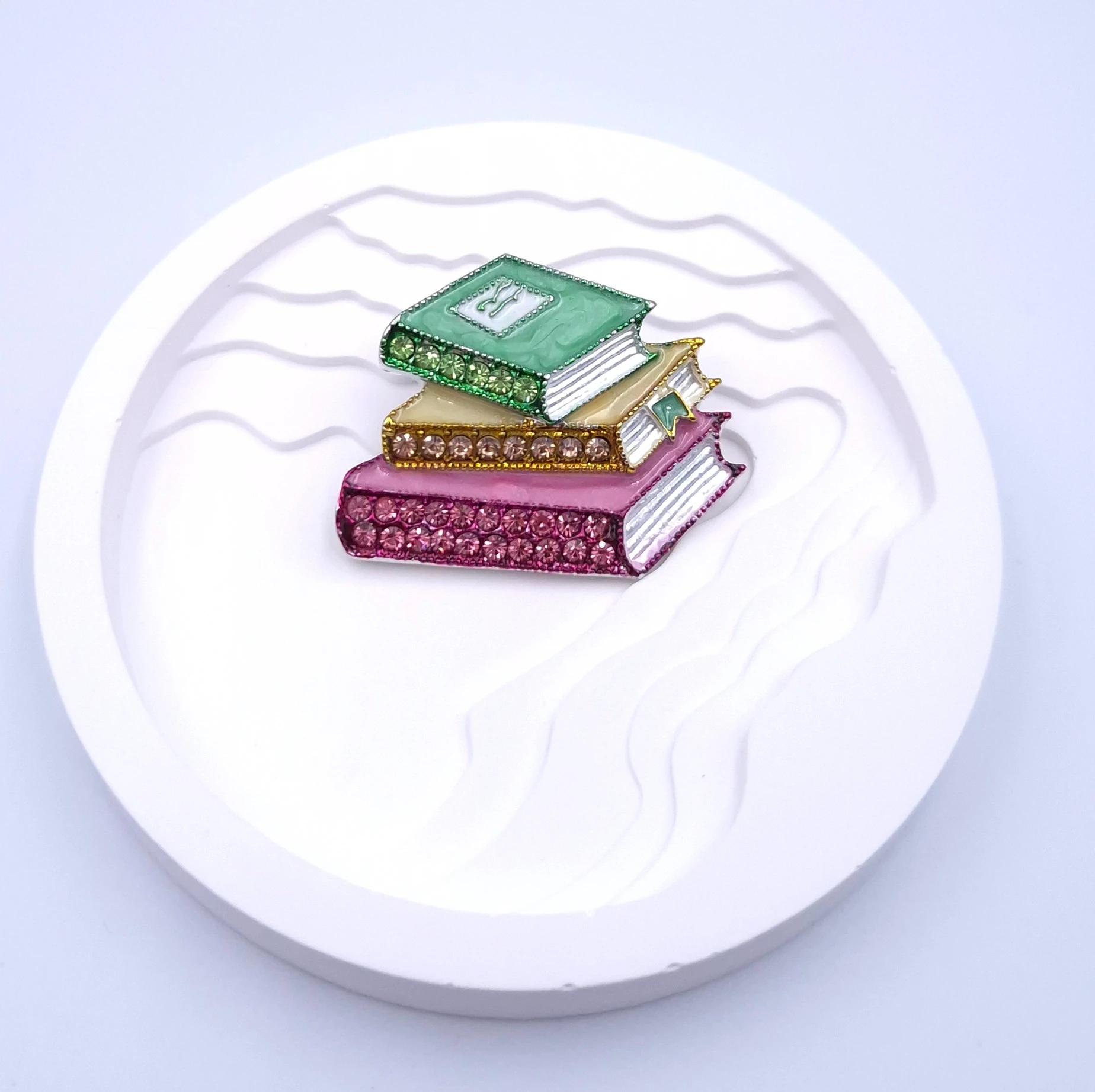 Kitap Işıltısı Broş