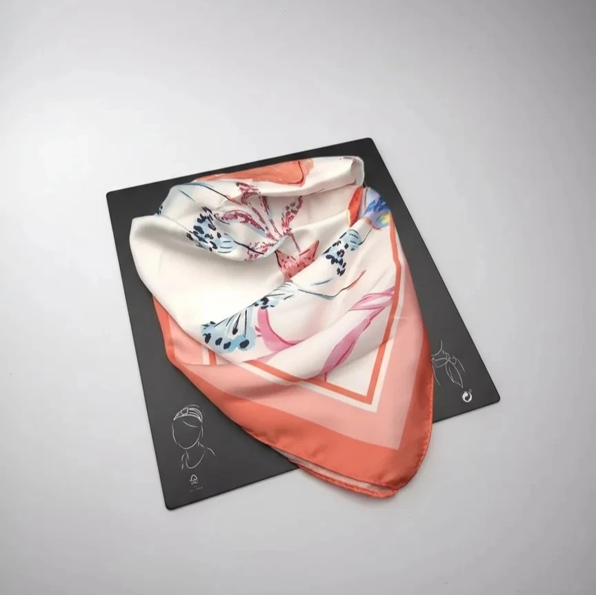 Çiçek Fısıltısı Kare Fular