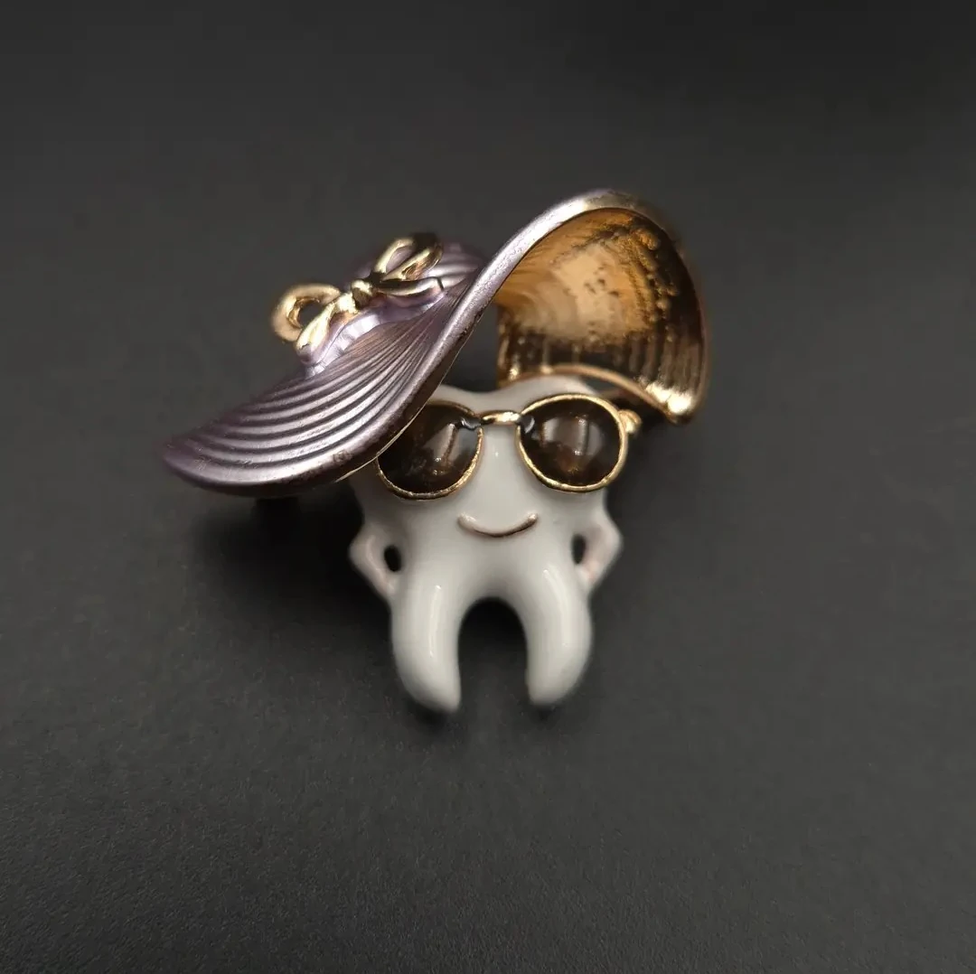 Havalı Gülüş Broş