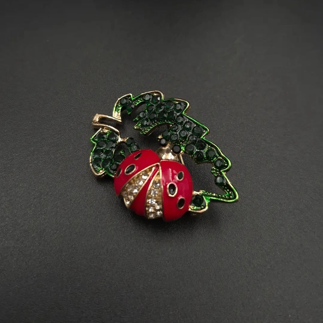 Yeşil Tılsım Broş