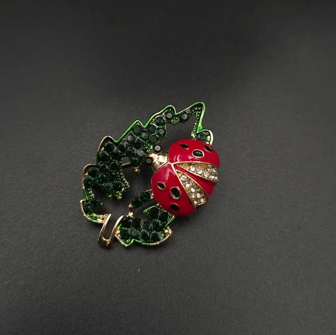 Yeşil Tılsım Broş