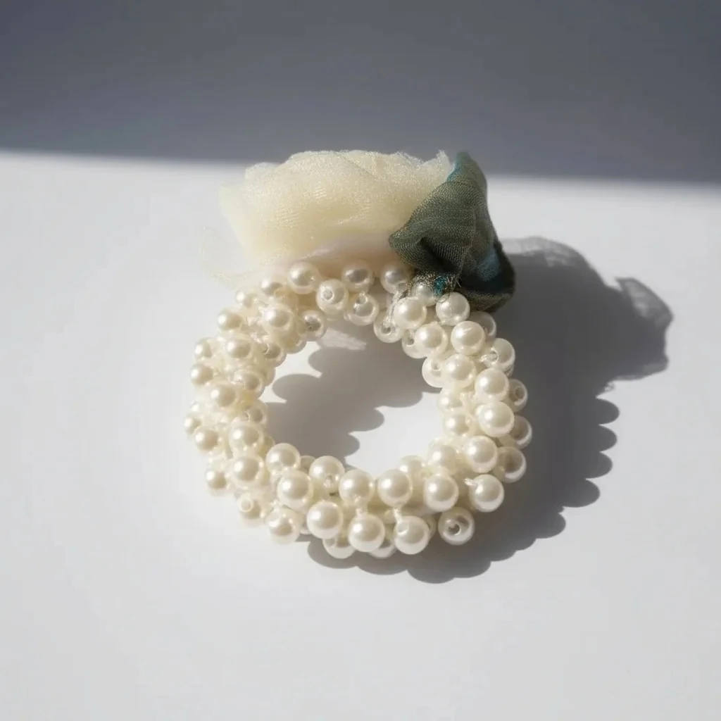 İnci Baharında Gül Lastik Toka