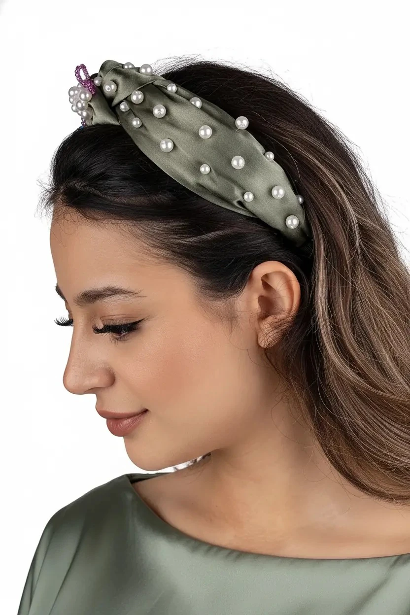 Yeşil Sükûnet – Özel Tasarım Saten Düğüm Taç