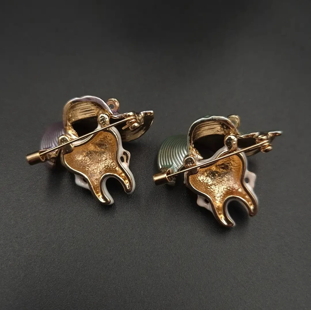 Havalı Gülüş Broş