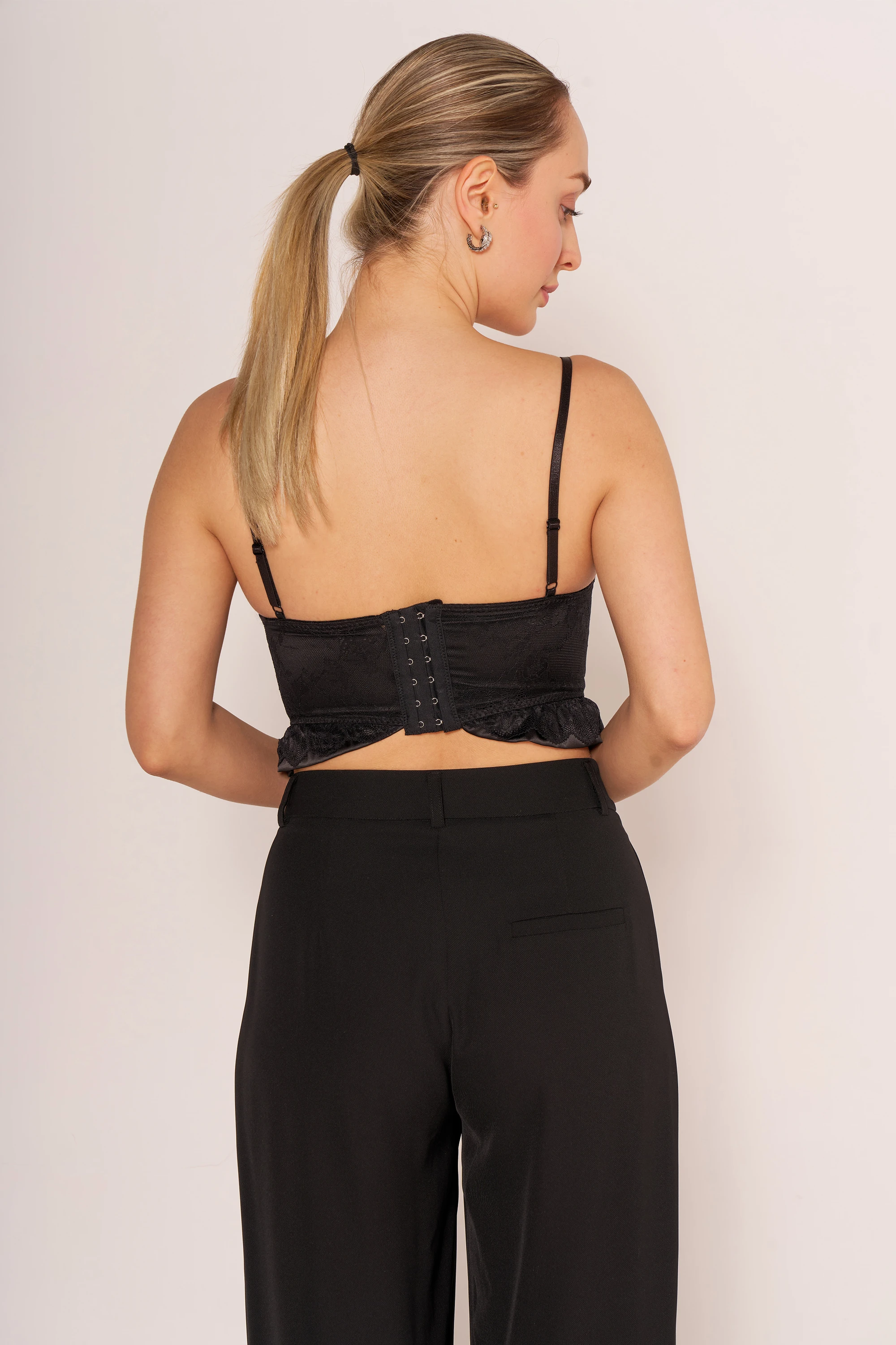 Yakası Taşlı Bağcıklı Büstiyer - Siyah