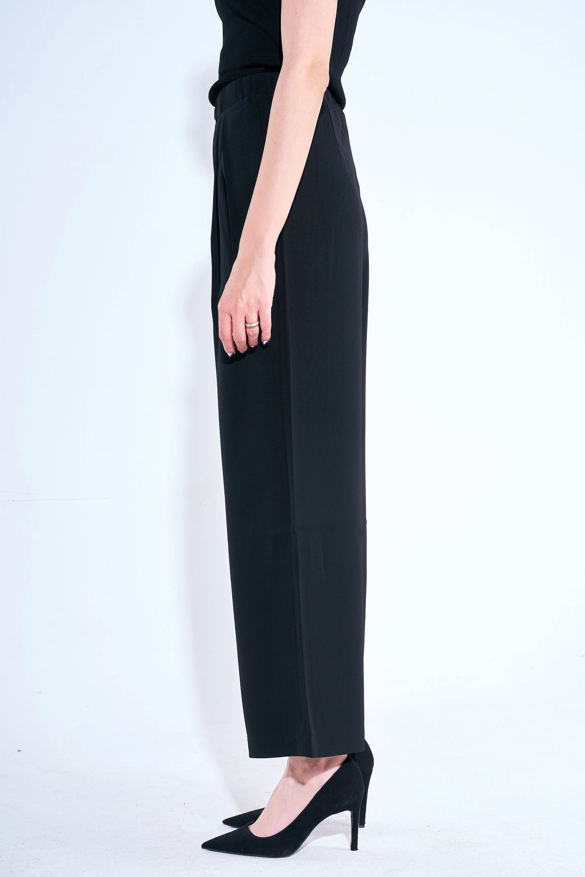 Lastik Bel Düğme Detaylı Bol Paça Pantolon