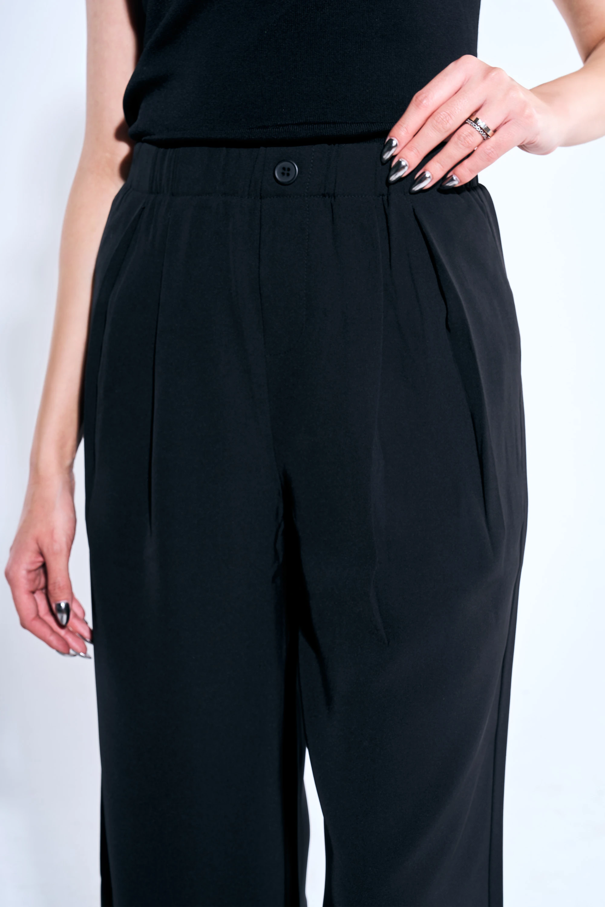 Lastik Bel Düğme Detaylı Bol Paça Pantolon