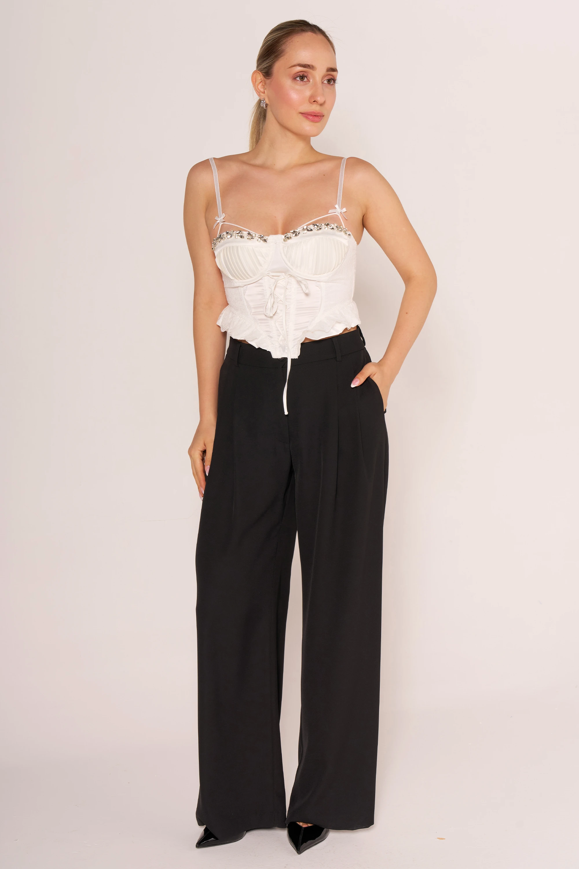 Yakası Taşlı Bağcıklı Büstiyer - Beyaz