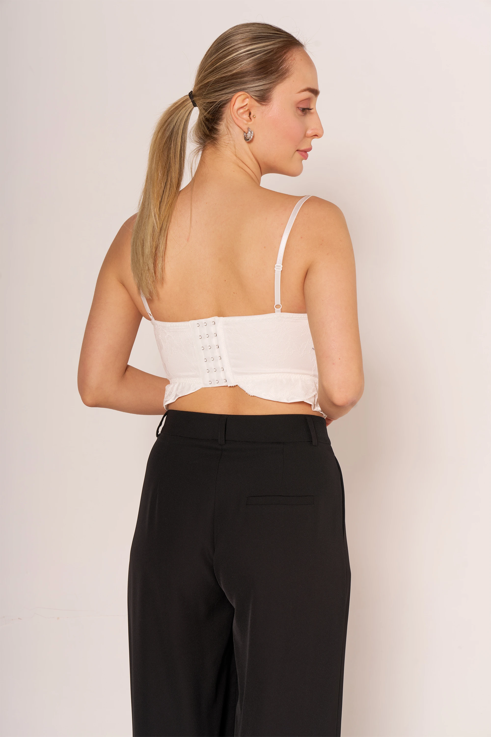 Yakası Taşlı Bağcıklı Büstiyer - Beyaz