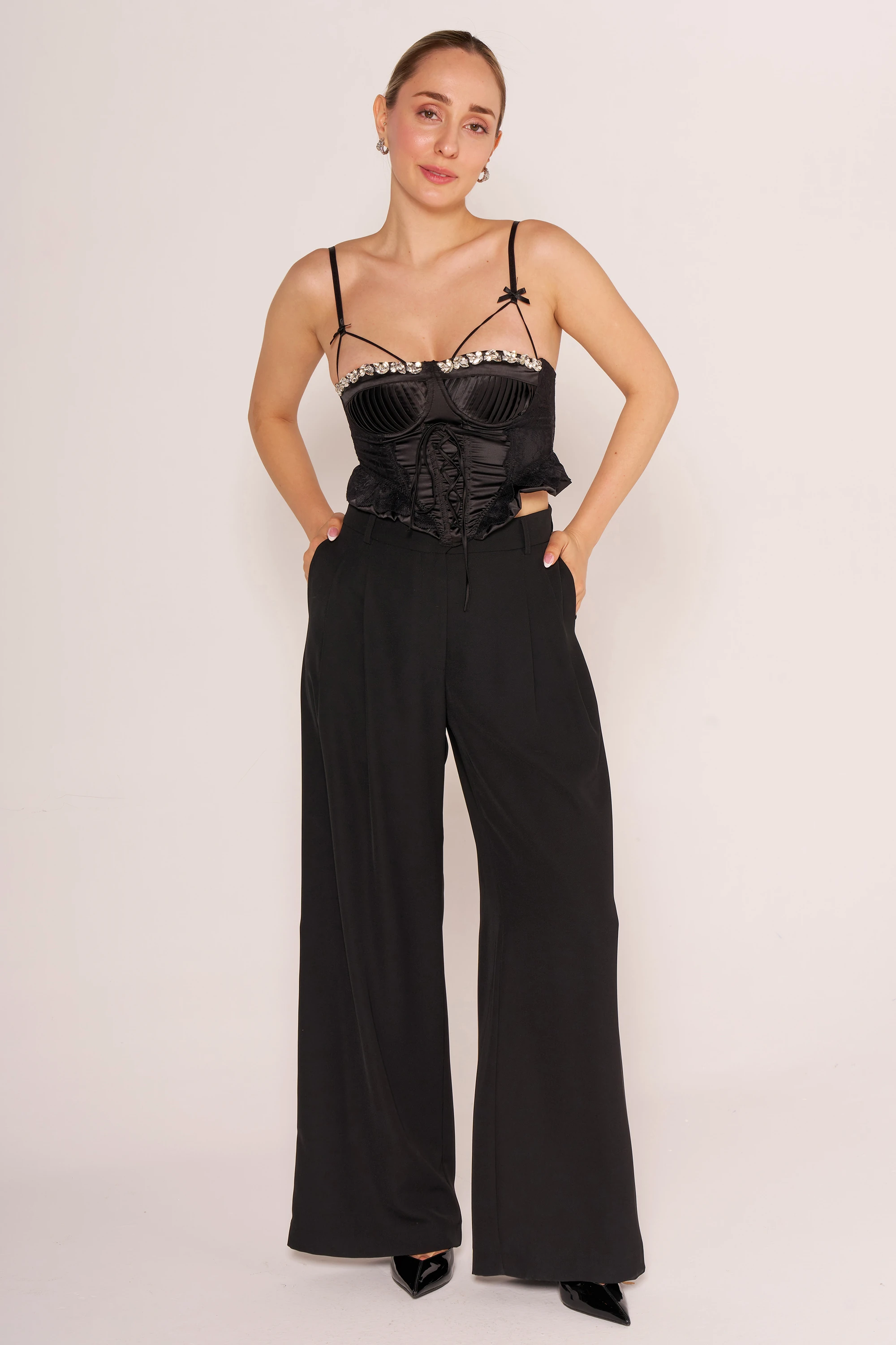 Yakası Taşlı Bağcıklı Büstiyer - Siyah