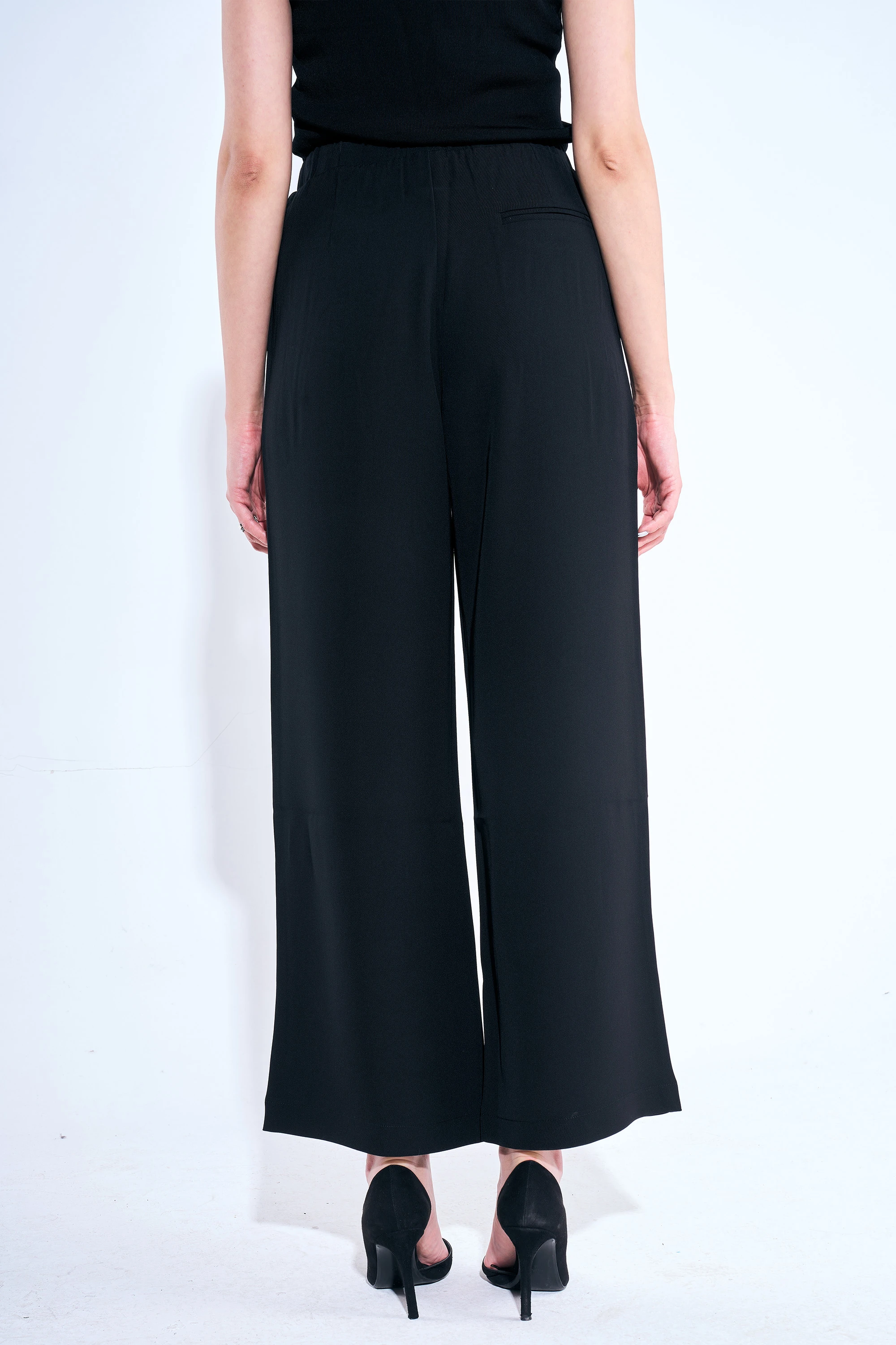 Lastik Bel Düğme Detaylı Bol Paça Pantolon