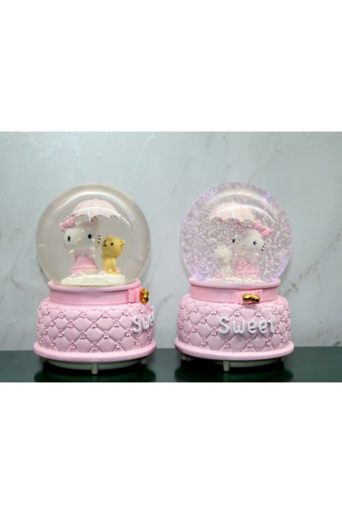 Hello Kitty İçi Dönmeli Püskürtmeli Işıklı Müzikli Kar Küresi Büyük Boy Model 1