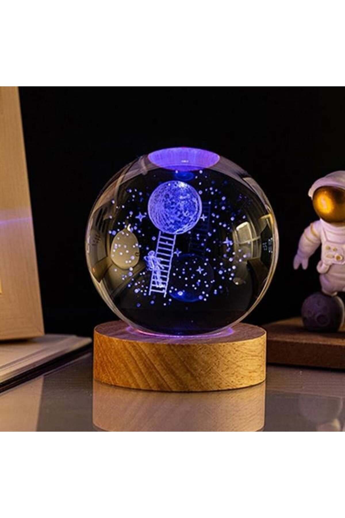 Aya Çıkan Astronot Tasarımlı Işıklı Cam Küre