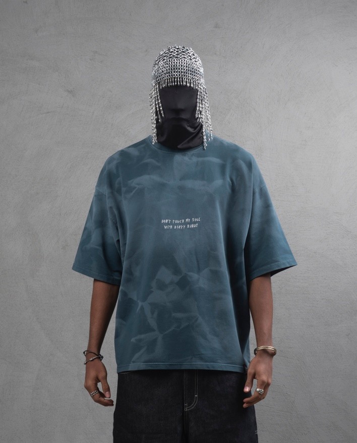 Maksim Oversize Batik Pistole Yıkamalı – “Don’t Touch My Soul” Nakışlı Tişört | 10040 - Füme