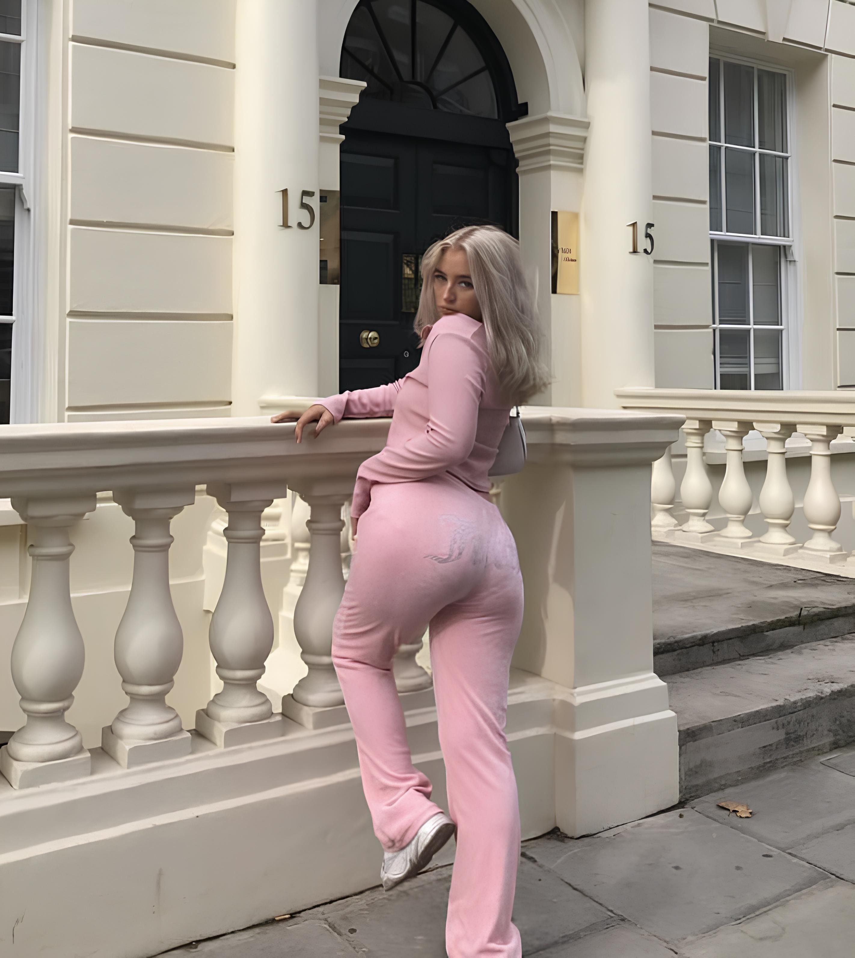Juicy Yazılı Kristal Taşlı Kadife Kumaş Bol Paça Eşofman Takımı