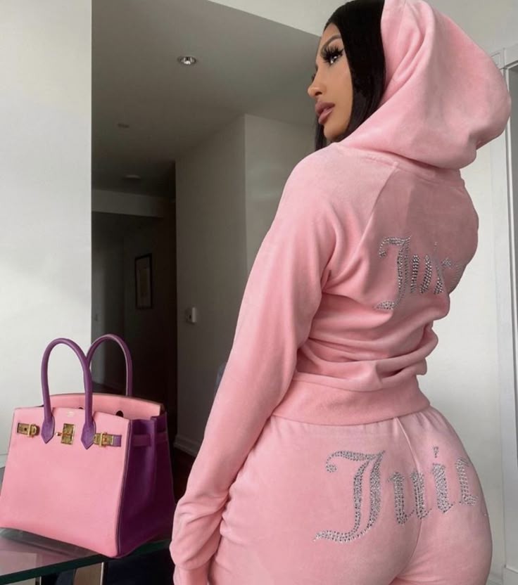 Juicy Yazılı Kristal Taşlı Kadife Kumaş Bol Paça Eşofman Takımı