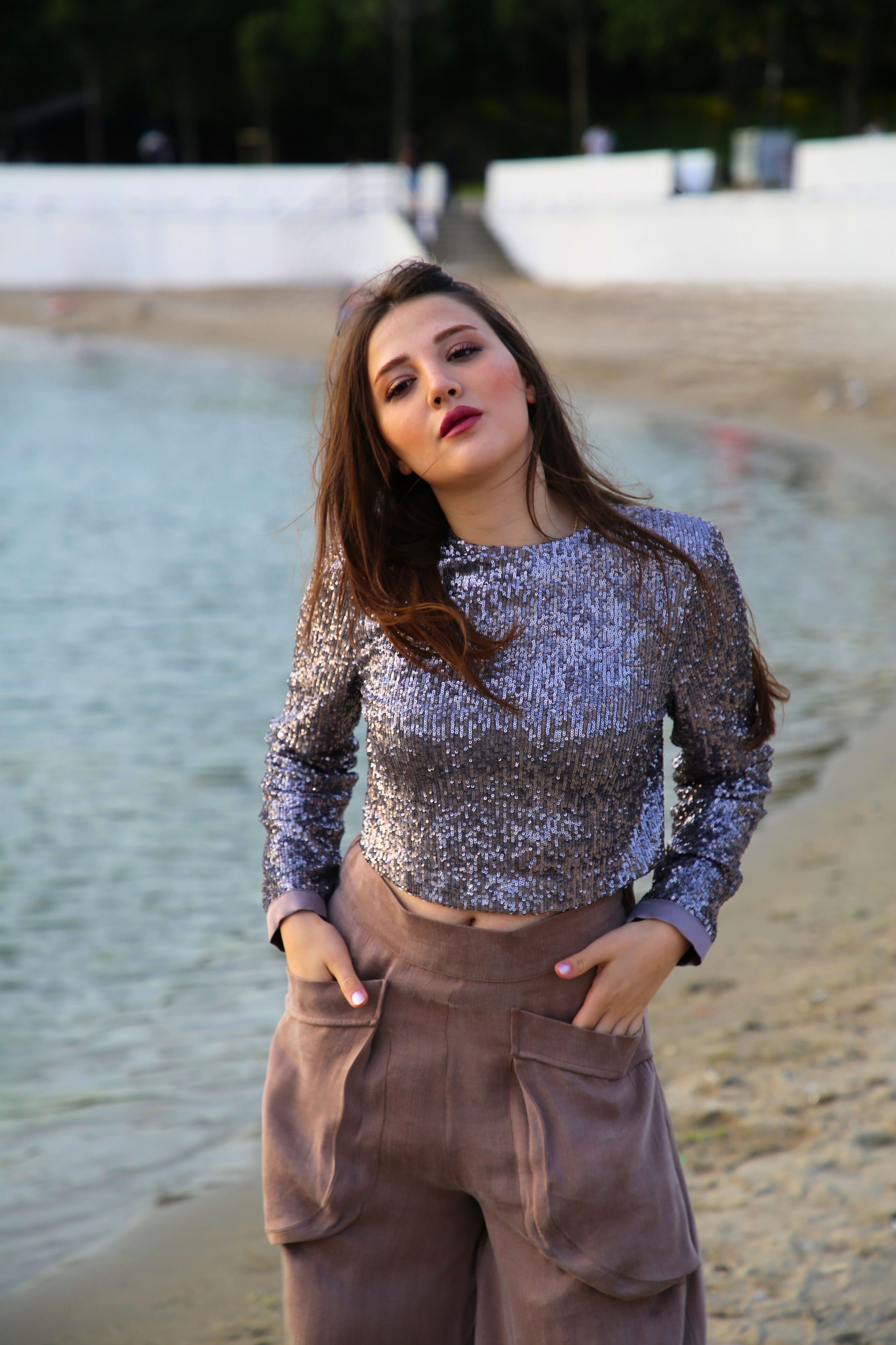 Asimetrik Paça Detaylı Pantolon