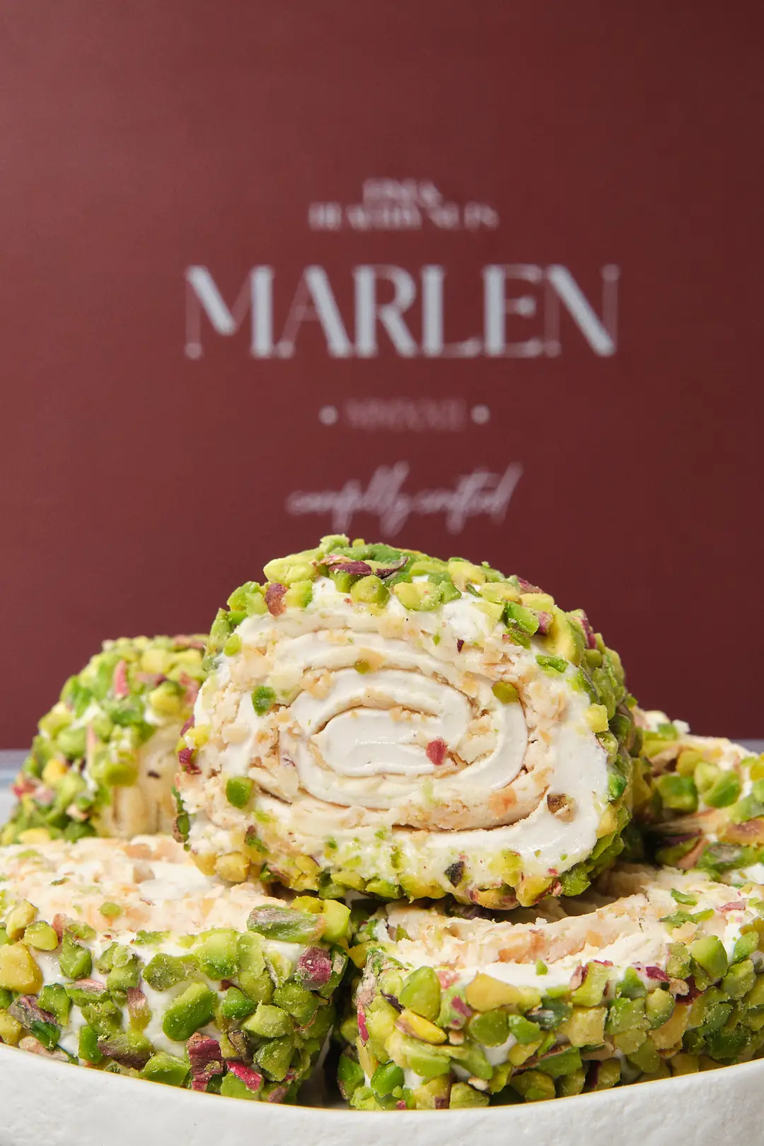 Pirinç Fıstıklı Baklava Parçacıklı Sarma Lokum