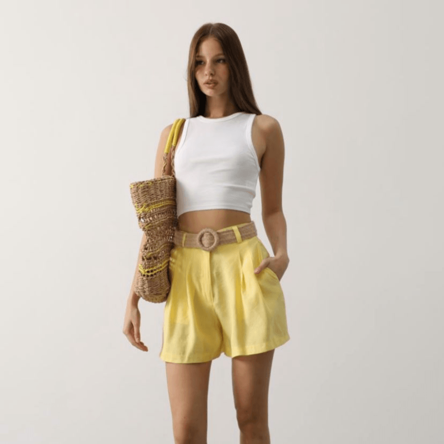 Pensli Dökümlü Kemerli Şort