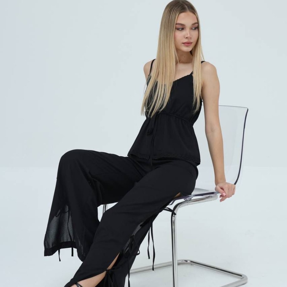 Fiyonklu Bağcık Detaylı Bluz Takım