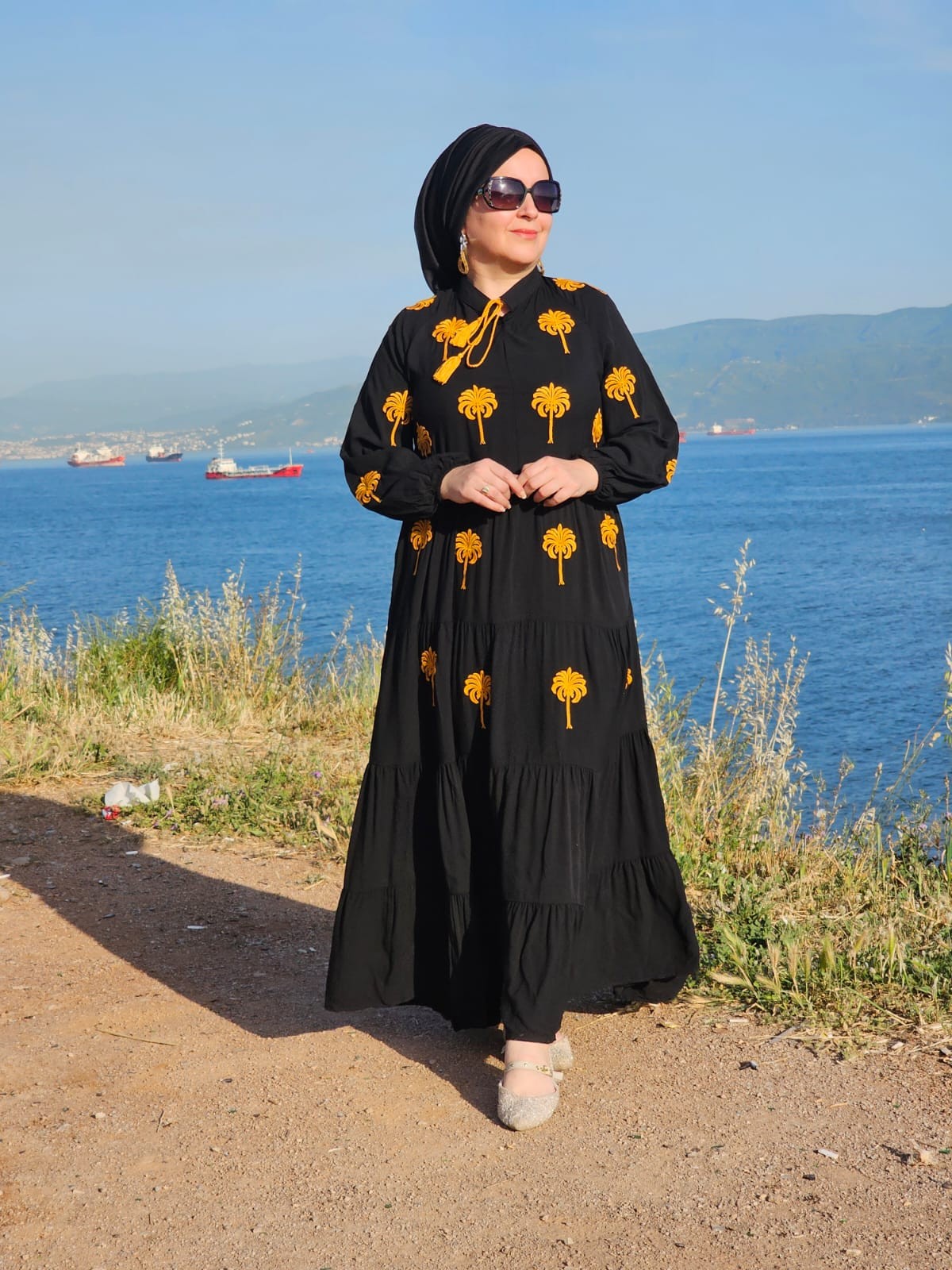 SARI NAKIŞ DETAYLI ELBİSE