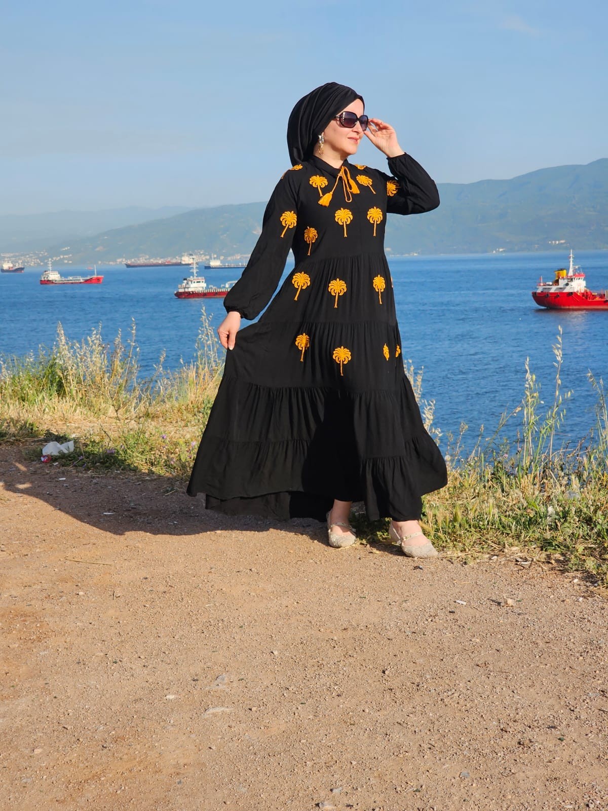 SARI NAKIŞ DETAYLI ELBİSE