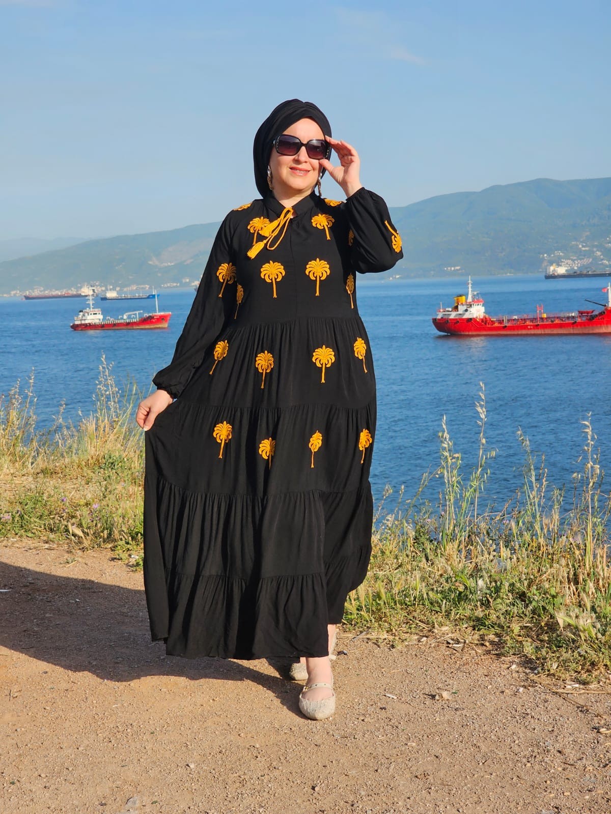 SARI NAKIŞ DETAYLI ELBİSE