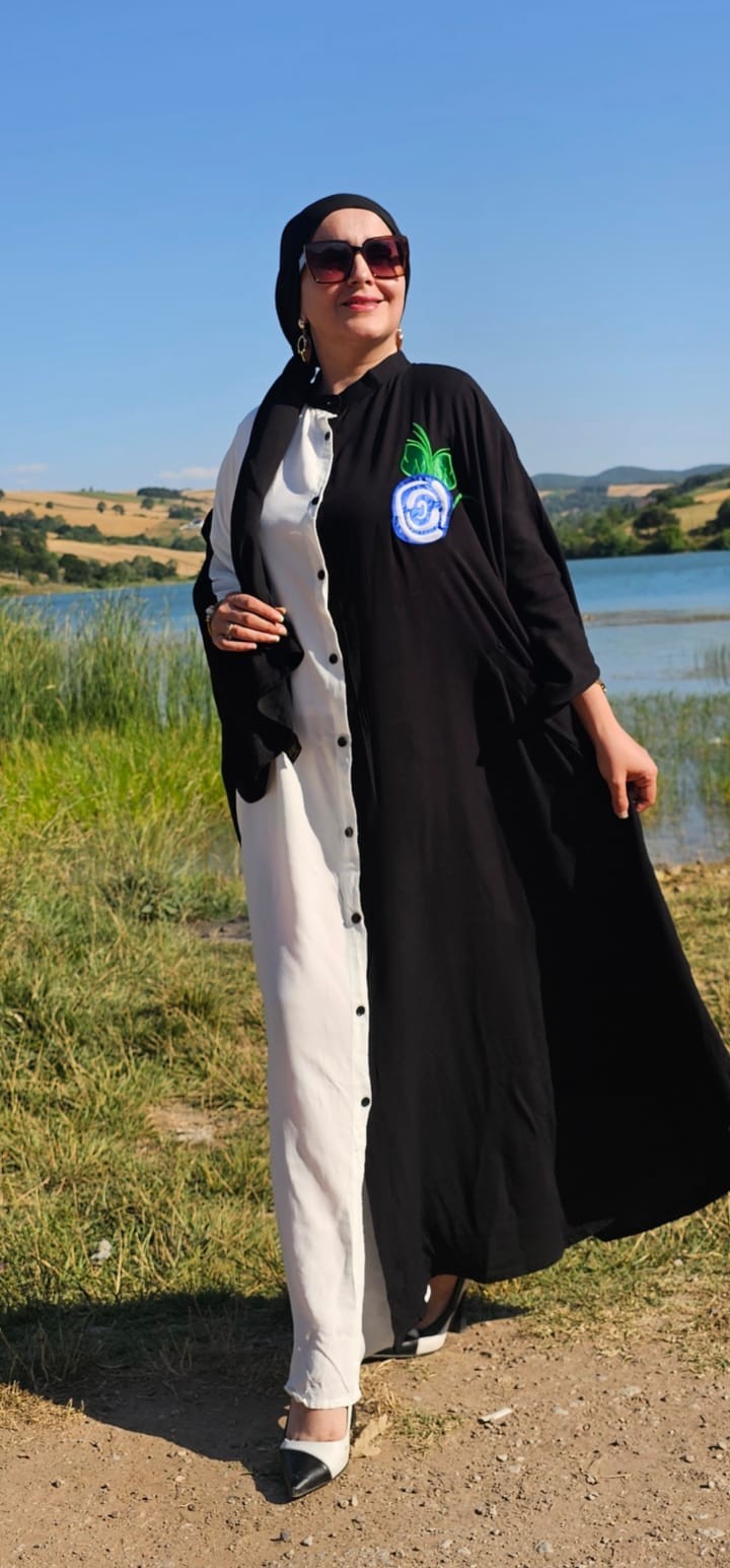 SİYAH-BEYAZ NAKIŞLI ELBİSE